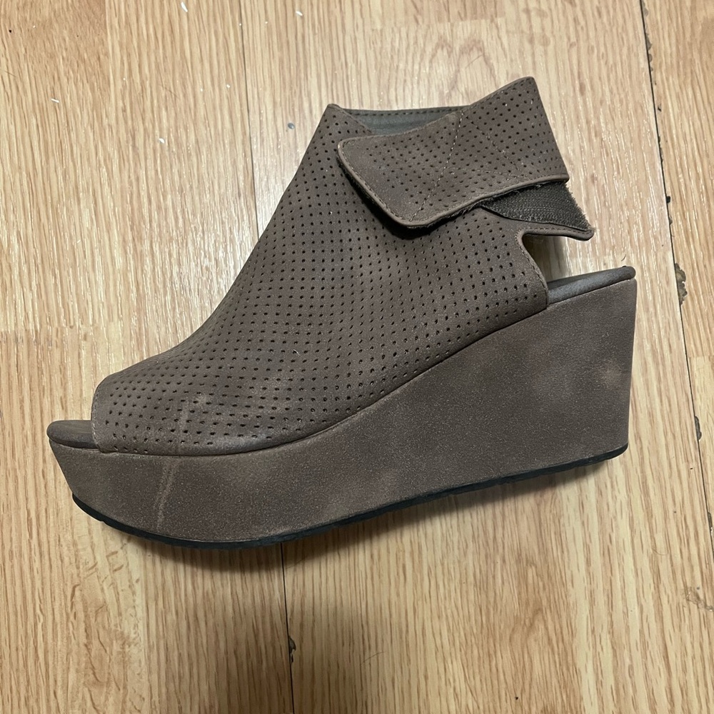 Pierre Dumas Brown Perforated Wedges